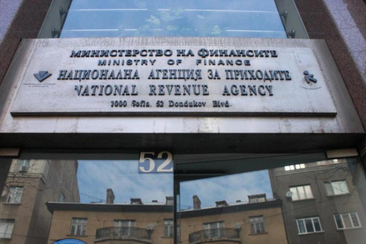 Данъчните удариха споделено пътуване за чужбина