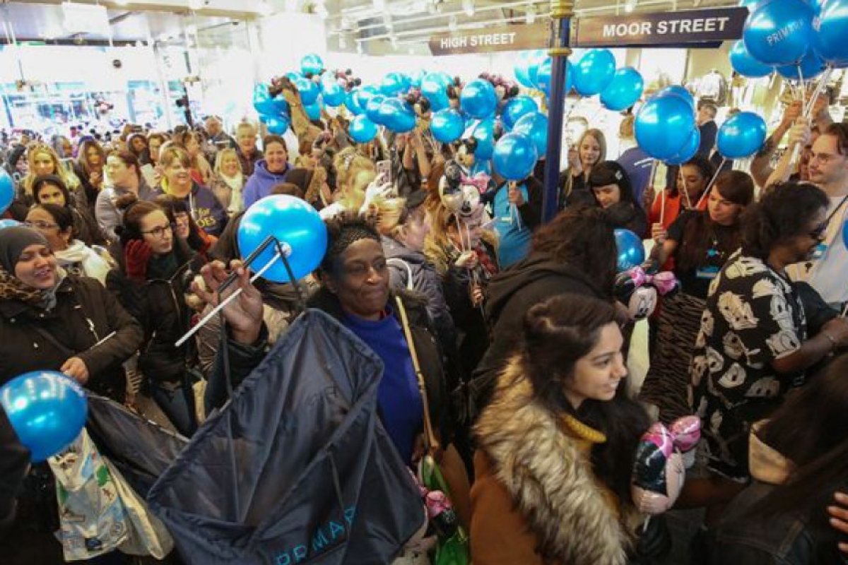 Най-големият Primark в света отвори врати в Бирмингам (СНИМКИ)