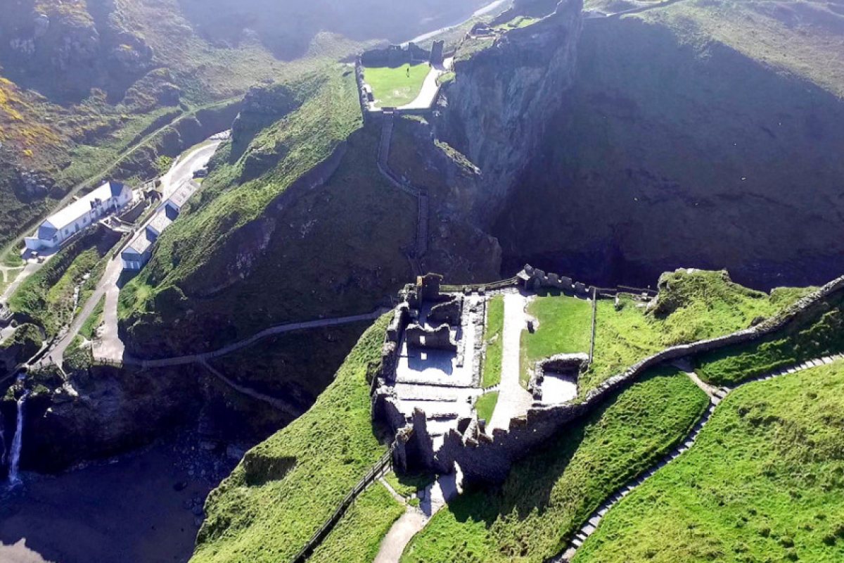 Три легендарни места, които да видите на Острова (СНИМКИ)
