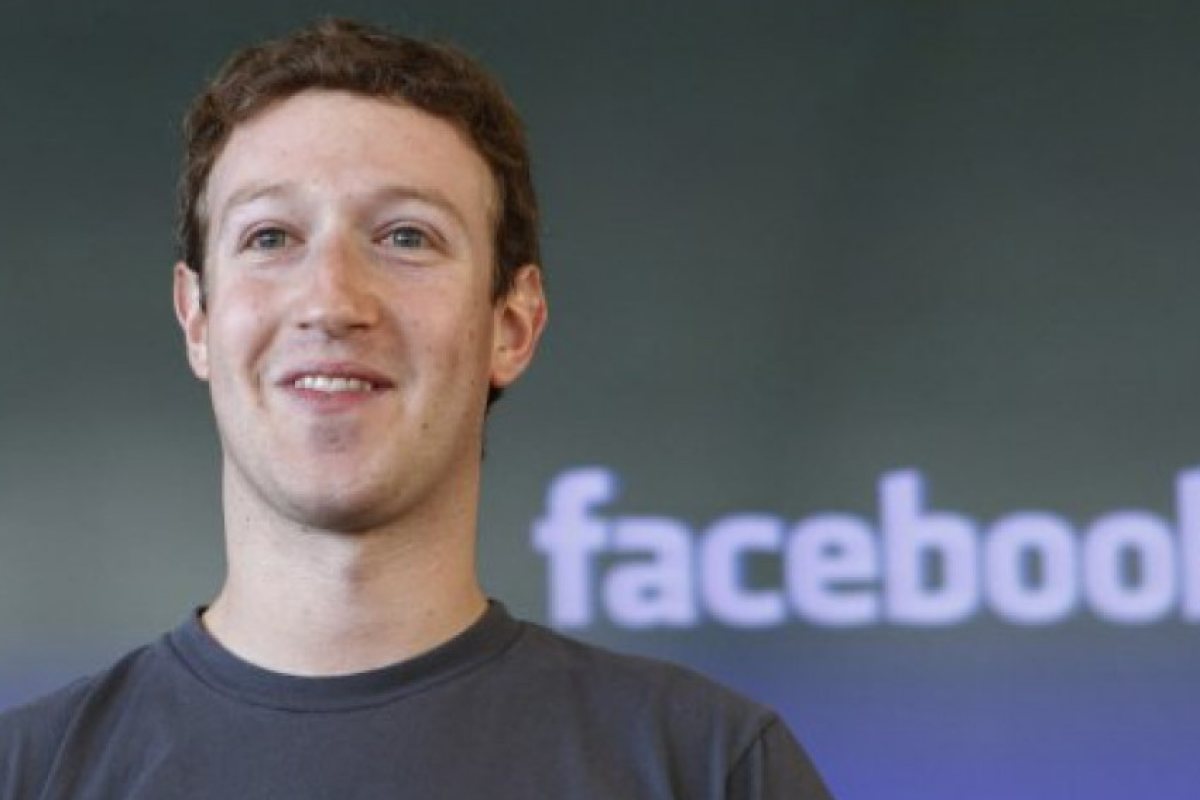 Facebook иска да знае с кого възнамеряваме да спим