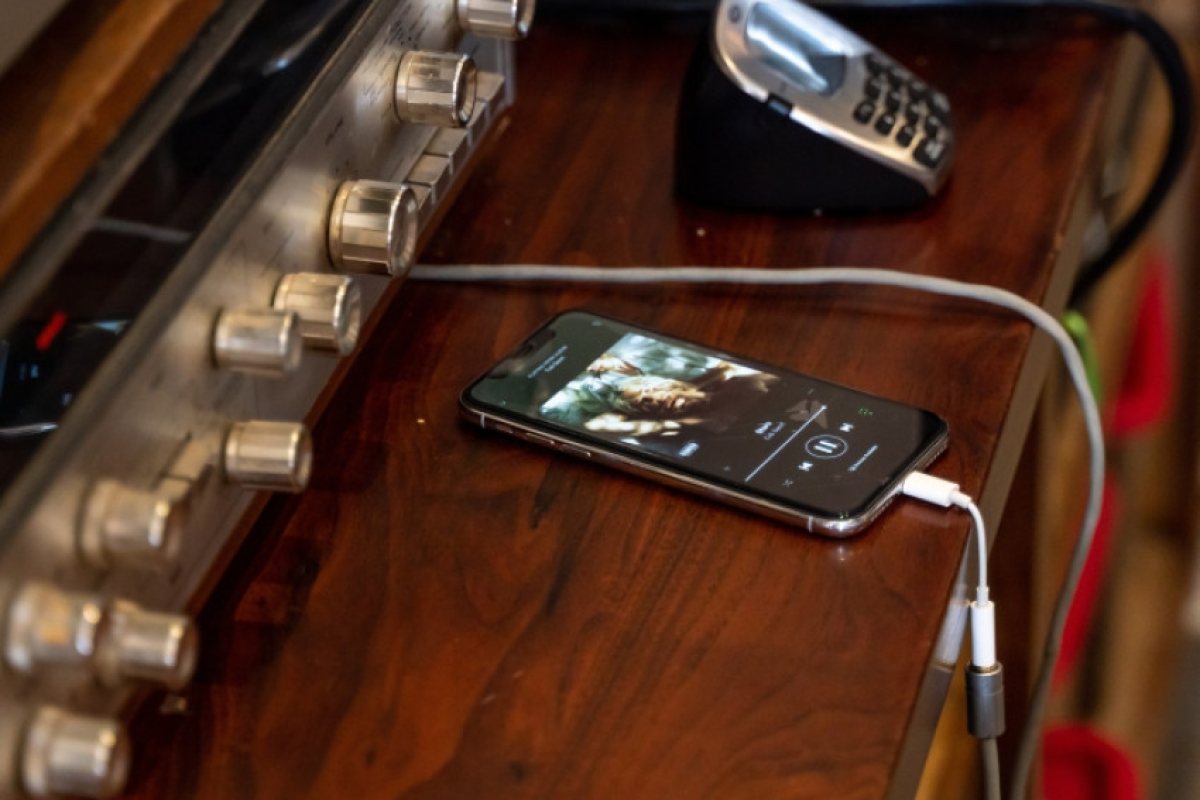 ЕС ще разследва Apple заради оплакване на Spotify