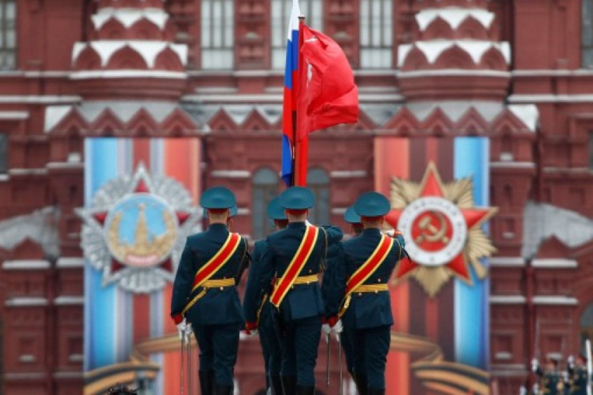 На живо: Парадът на руската армия на Червения площад  
