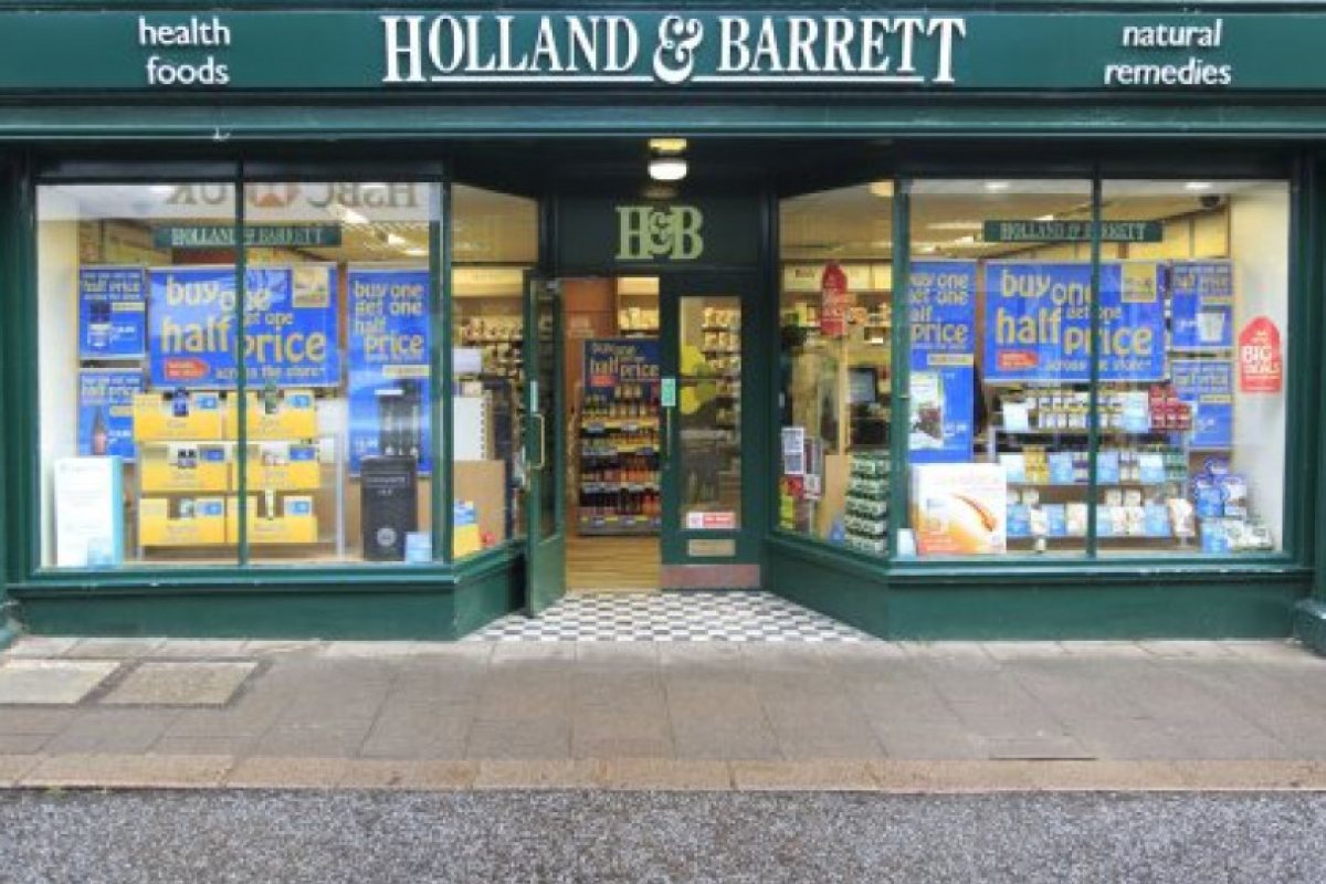 Holland & Barrett спира да продава мокри кърпички (СНИМКИ)