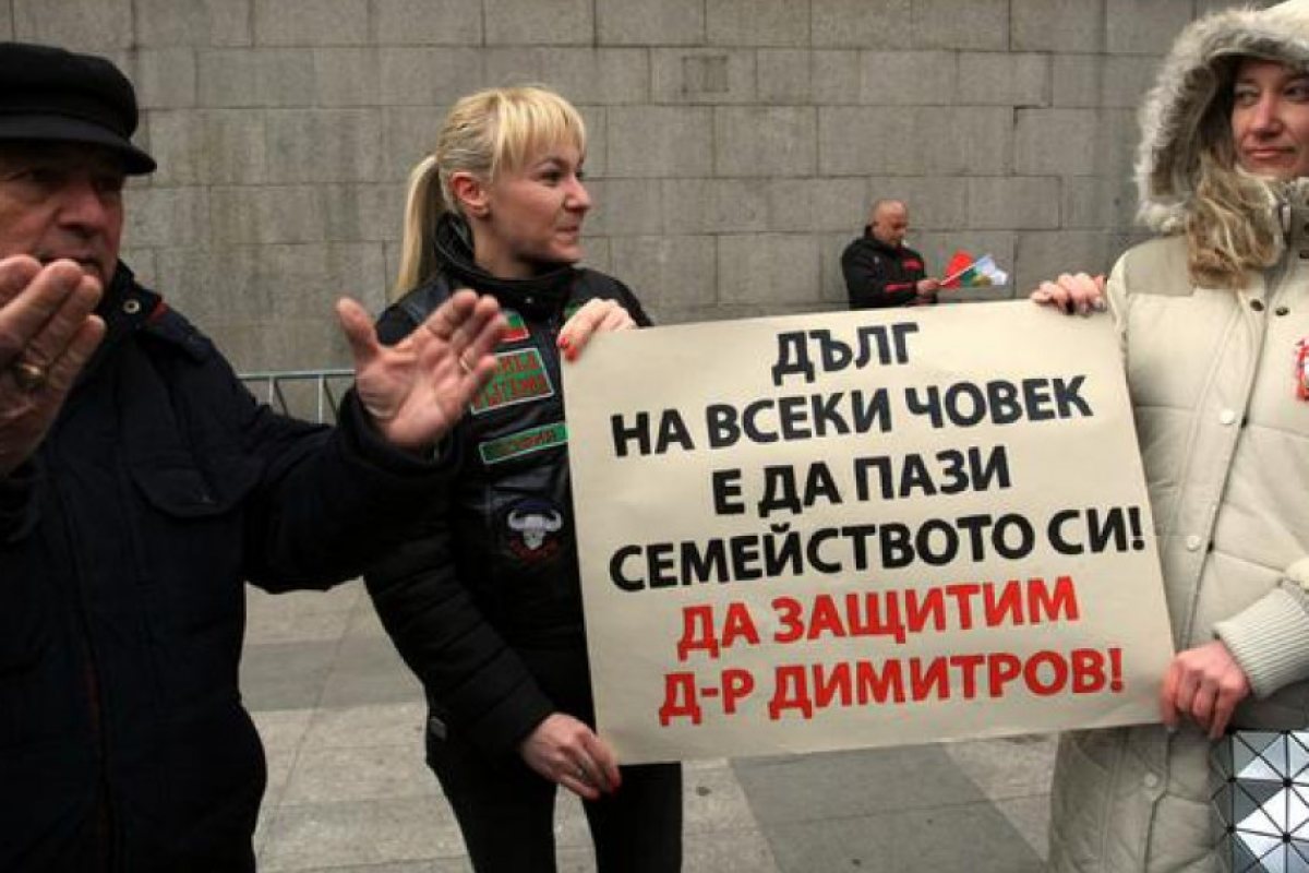 Първо либерализиране на неизбежната отбрана. А после курсове по стрелба ли?