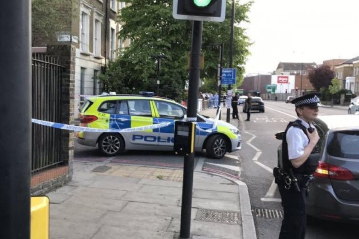 Откриха труп на мъж в контейнер за боклук край Waitrose 