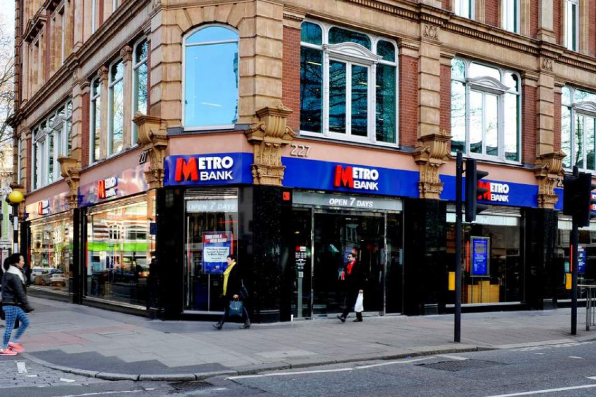 Слухове „сринаха“ Metro Bank