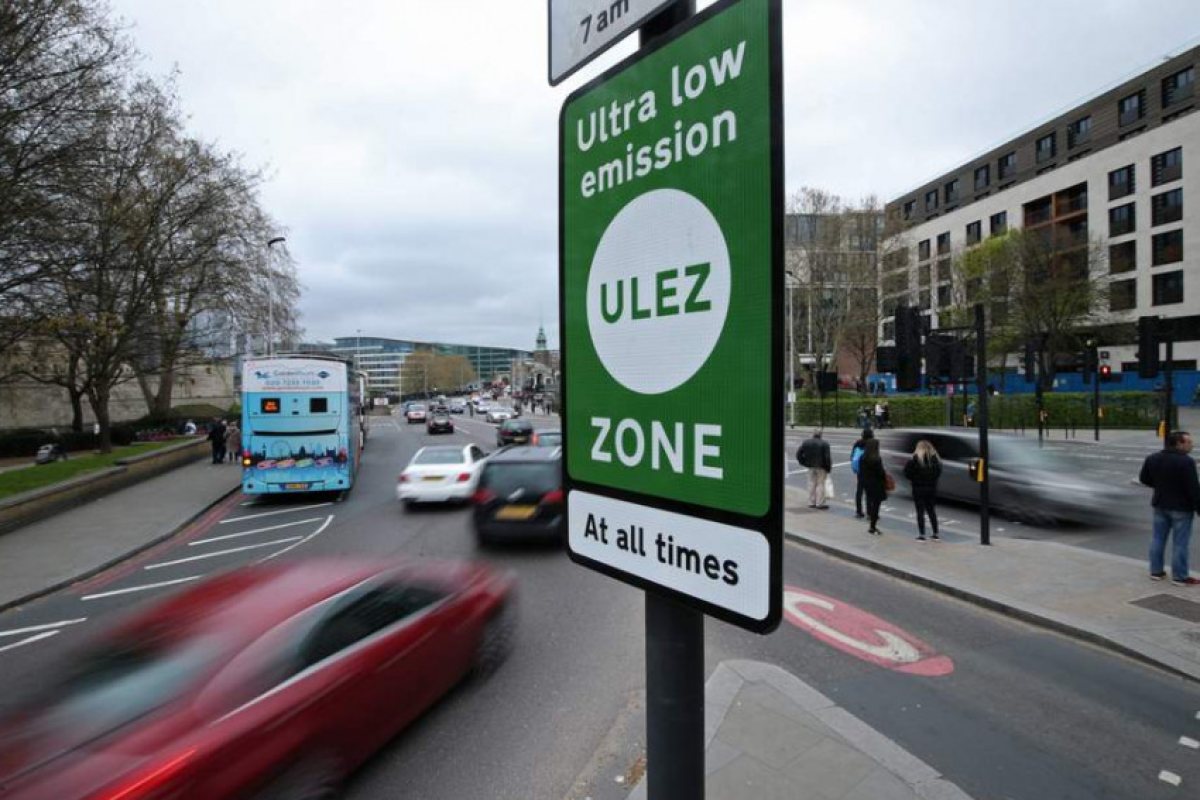 TfL прави по £220,000 печалба на ден от ULEZ зоната в центъра на Лондон