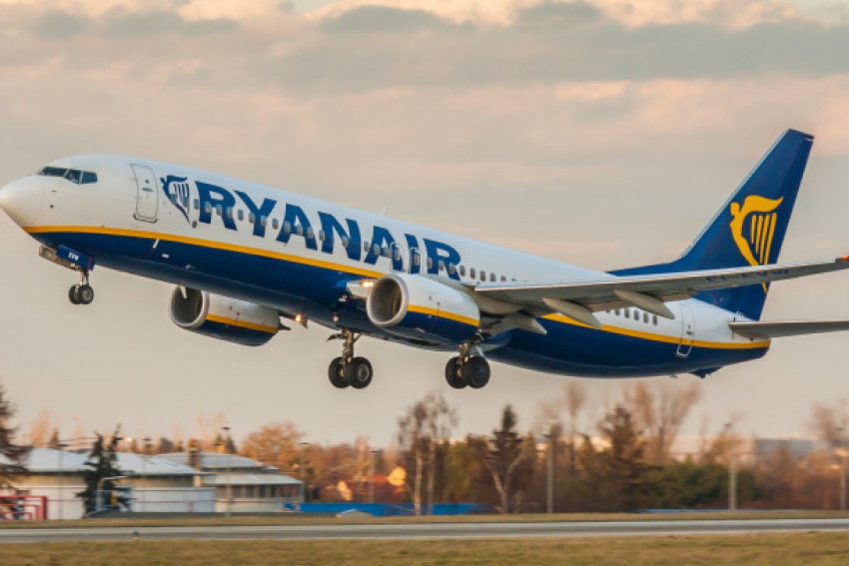 Защо Ryanair превозва повече пътници, но печели по-малко?