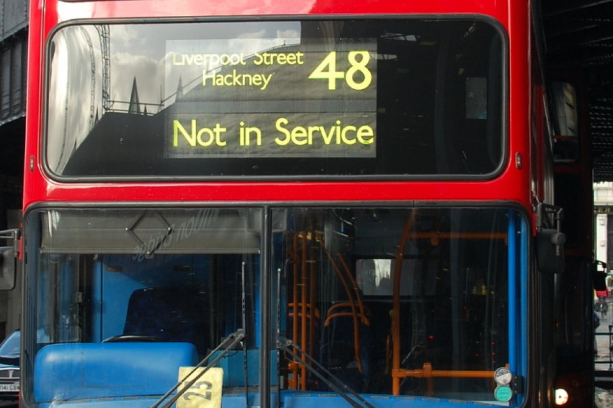 „This bus terminates here” – какво стои зад внезапната промяна на маршрута на автобусите в Лондон