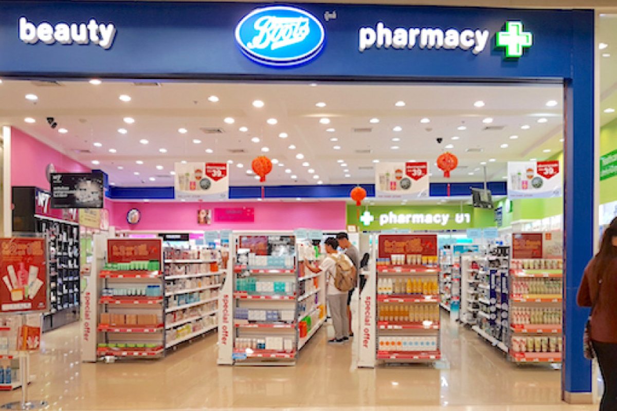 Затварят 200 британски магазина на веригата Boots 