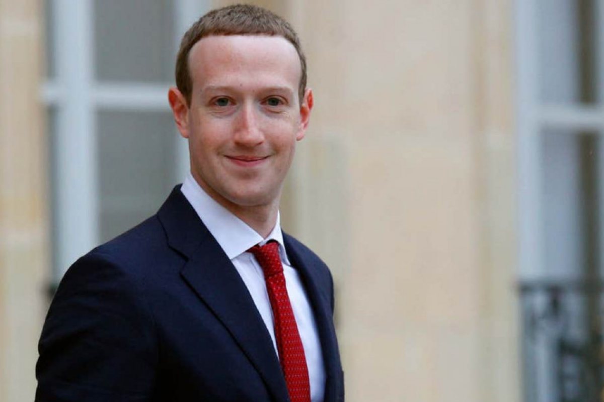 Зукърбърг остава начело на Facebook