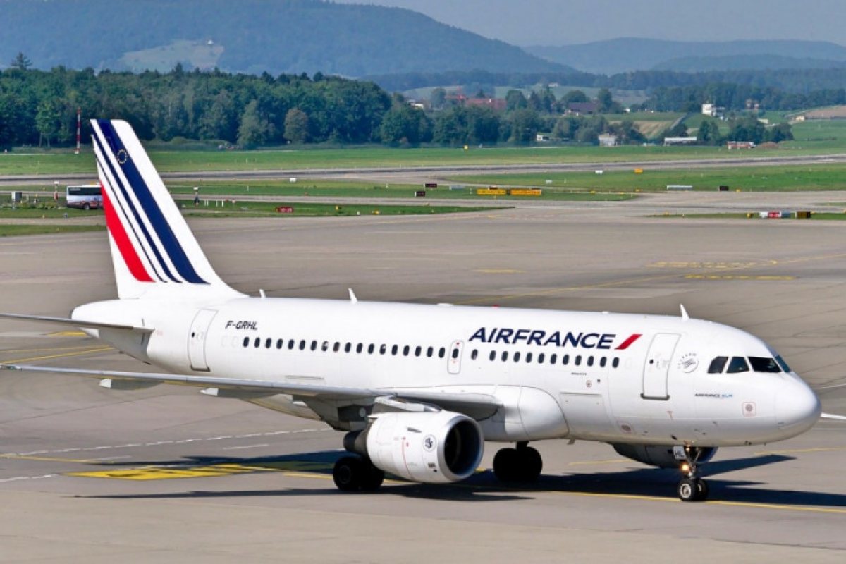 В сандвичи на полети на Air France е открита бактерия
