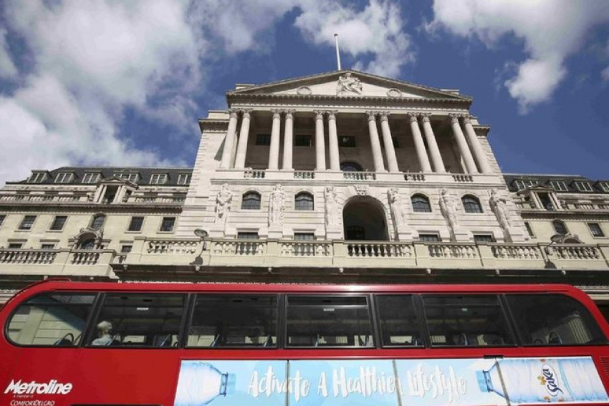 Bank of England продължава да печата банкноти с животинска лой