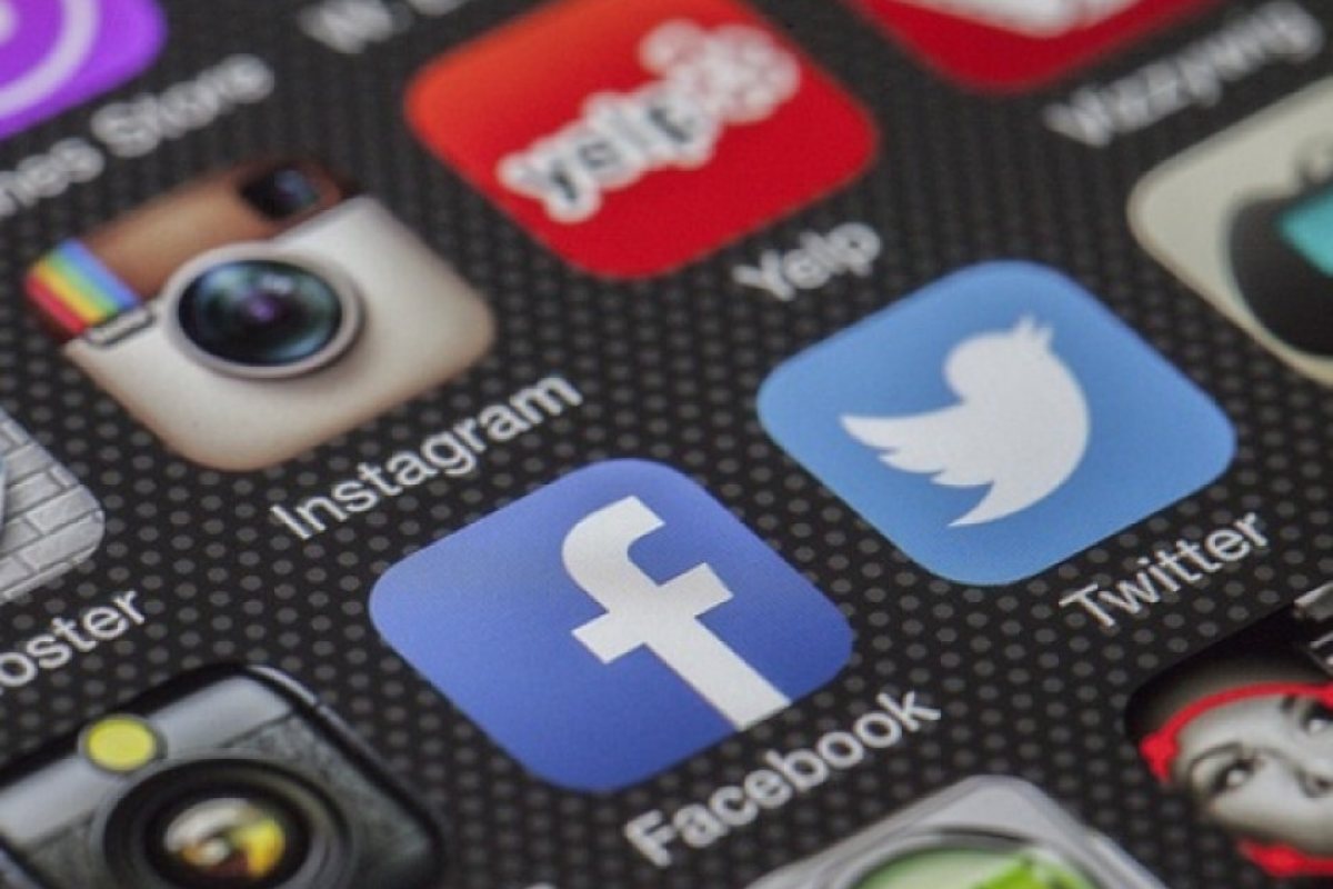 И Facebook спира работа с Huawei