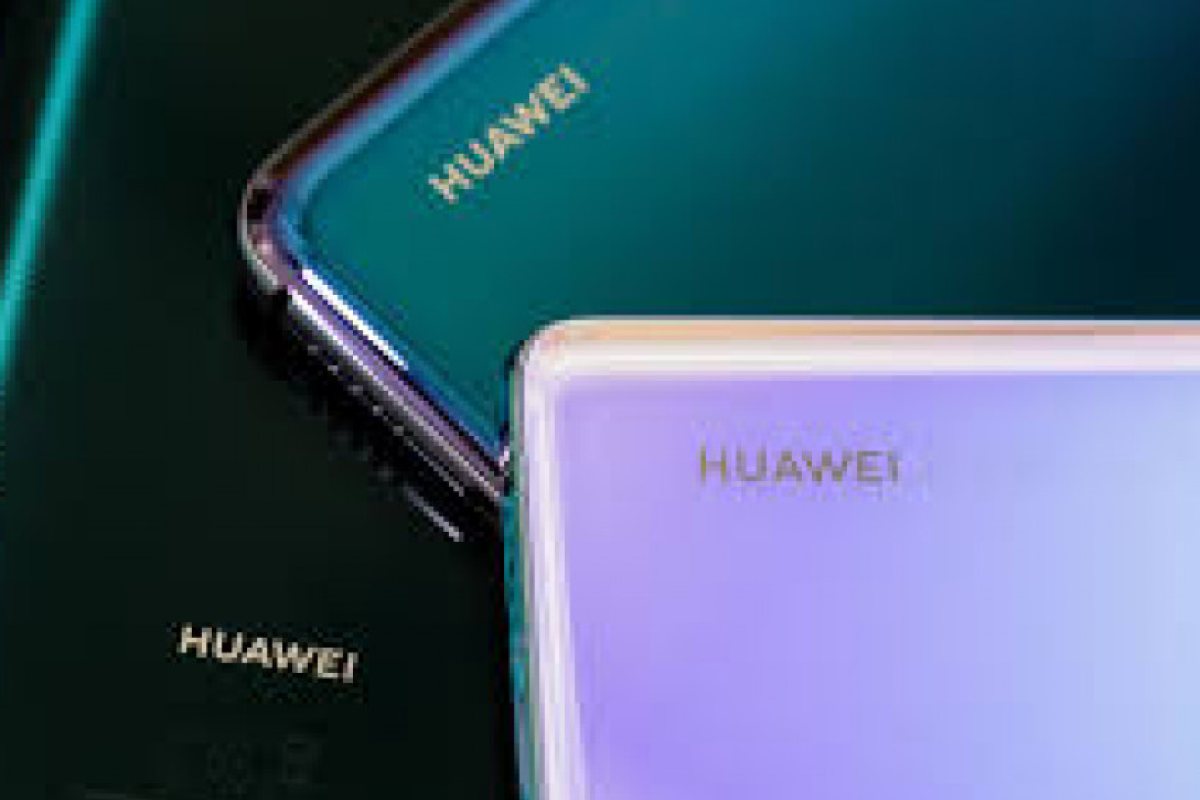 Служители на Huawei години наред сътрудничили с китайските военни
