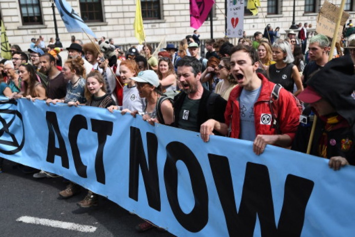 12 хиляди се събраха на протест пред британския парламент