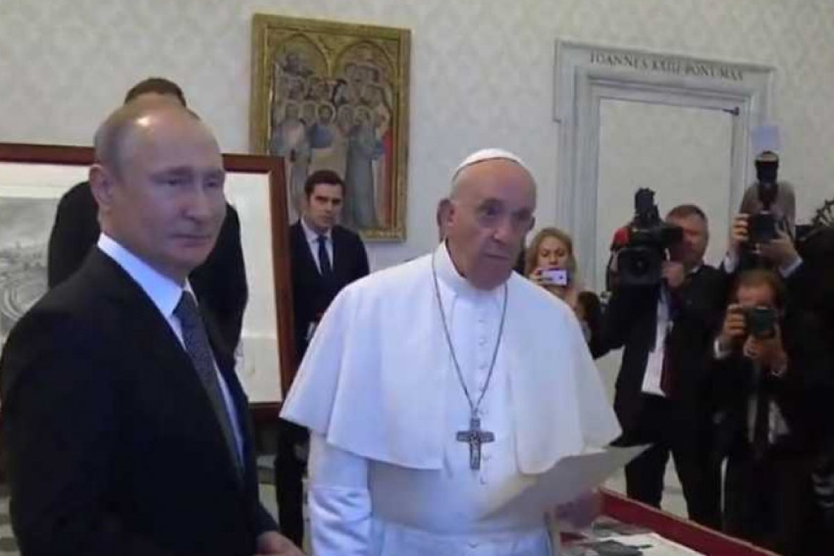 Путин кара папа Франциск да го чака