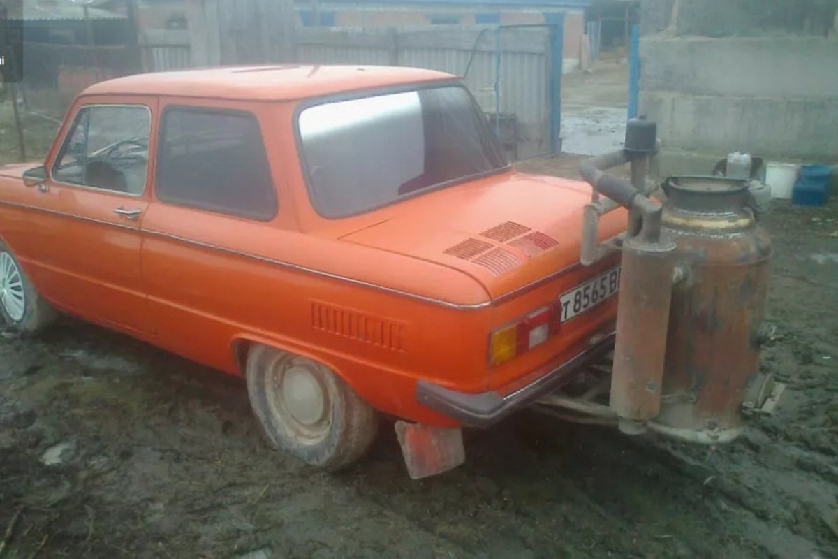 Виждали ли сте такова нещо? Продават ЗАЗ, движещ се на дърва!