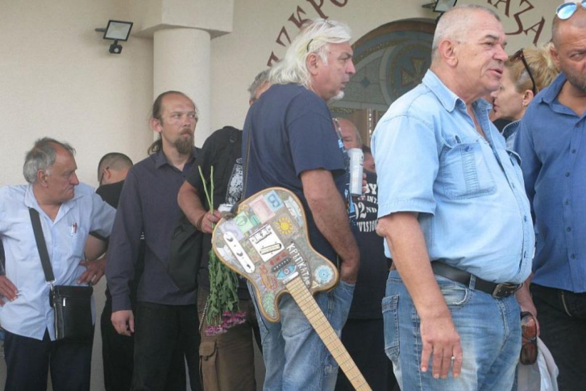 Десетки изпратиха Буги Барабата в последния му път