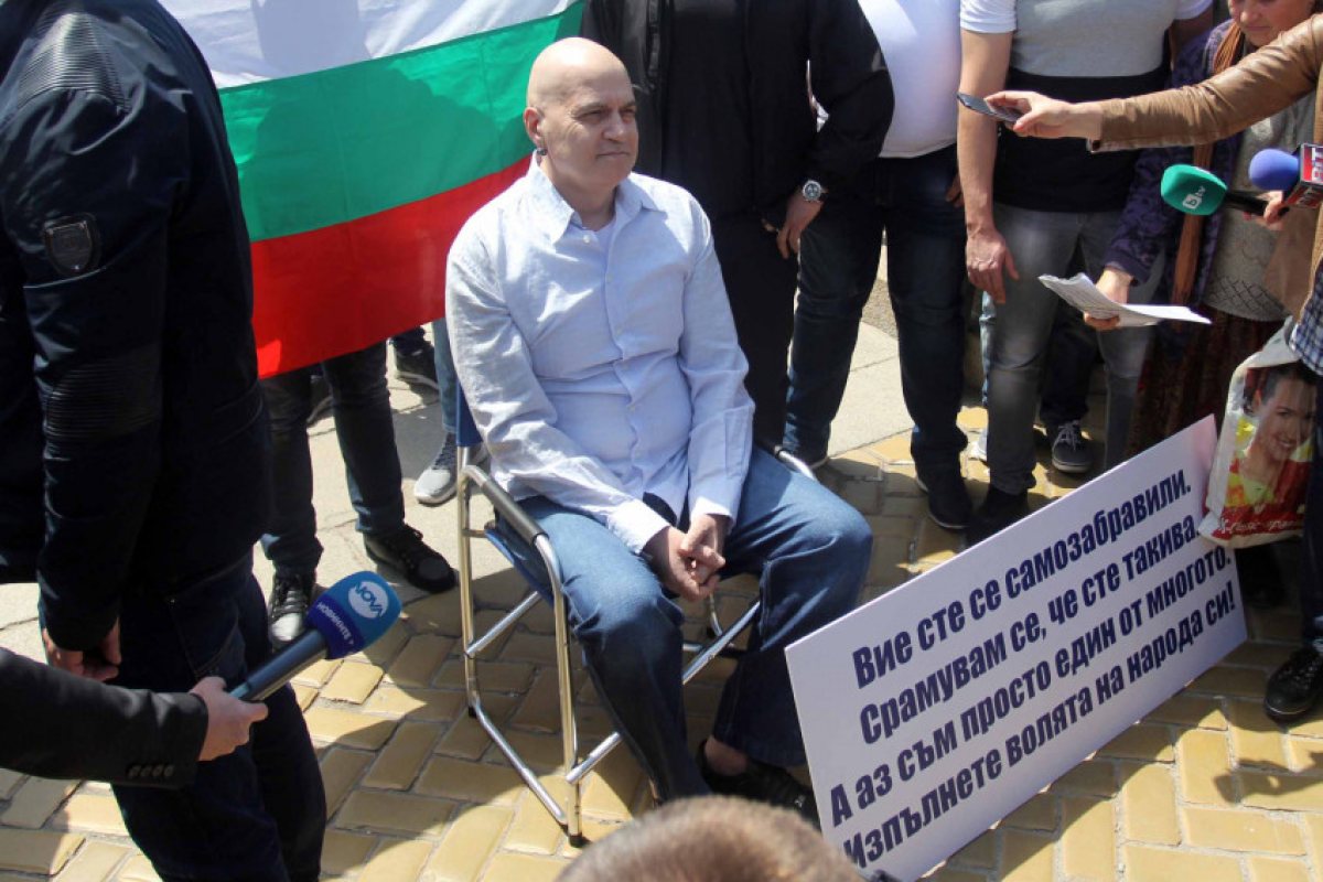 Шоуто свърши, да живее шоуто: ето какво ще прави Слави