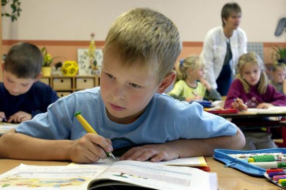 Деца на мигранти, които не знаят eзика, ще тръгват по-късно на училище?