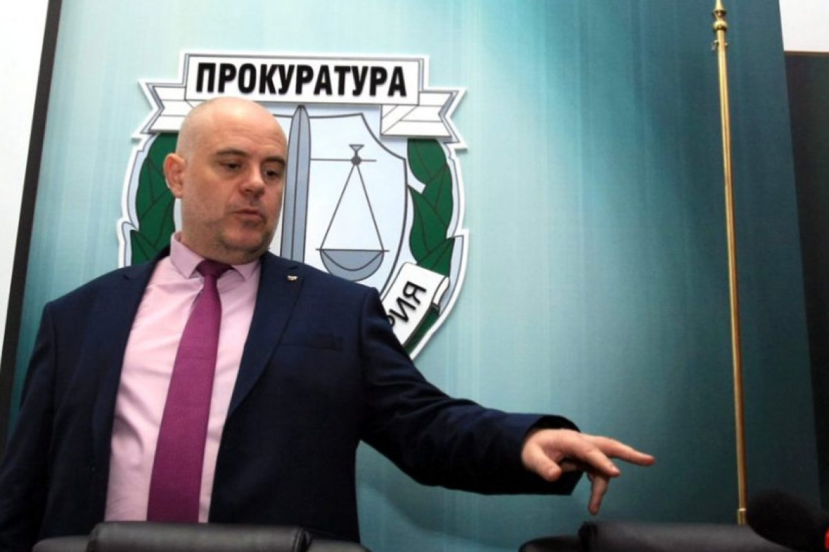 Странно! Арестуваха фоторепортер, снимал на протеста срещу Гешев