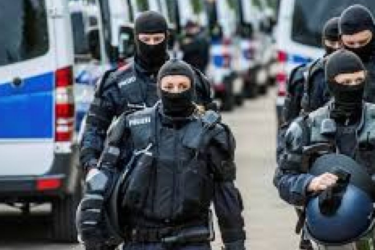 Камион се вряза в коли в Германия, 16 са ранени