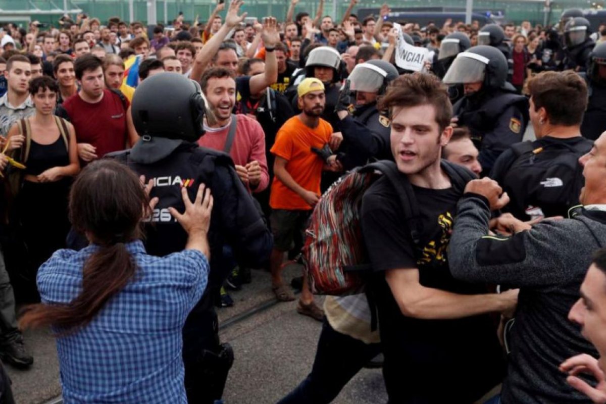 Ожесточени протести на летището в Барселона