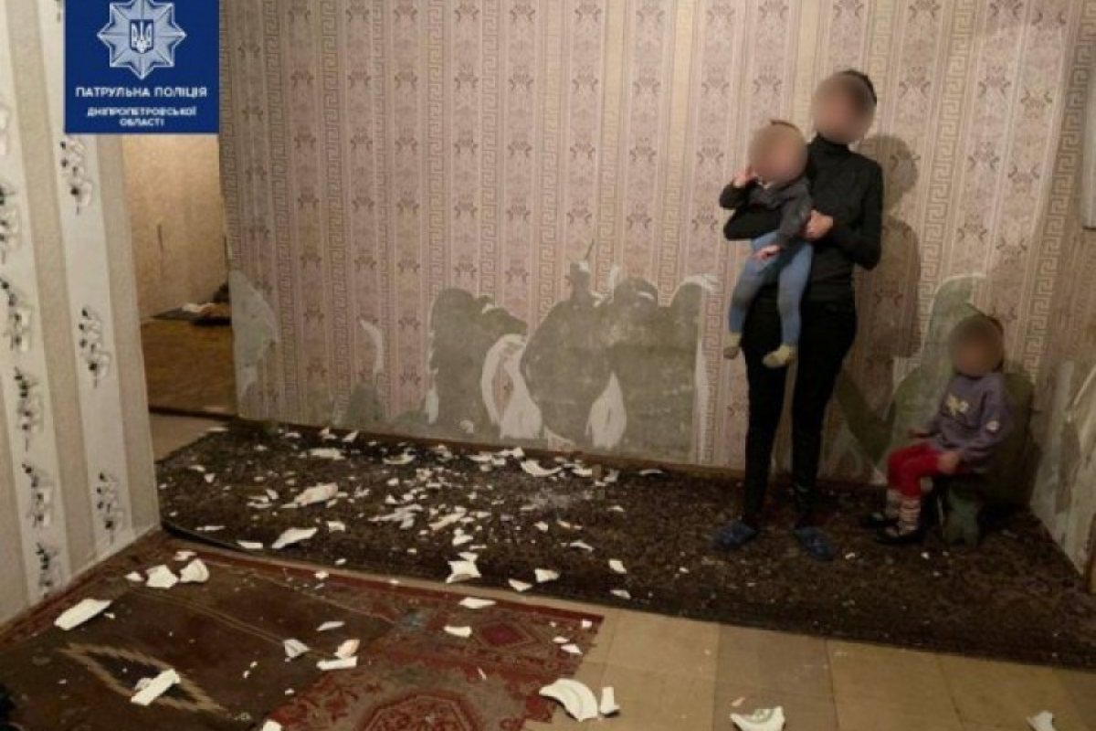 Недоимък: Заради мизерия две деца се хранели с тапети в Украйна