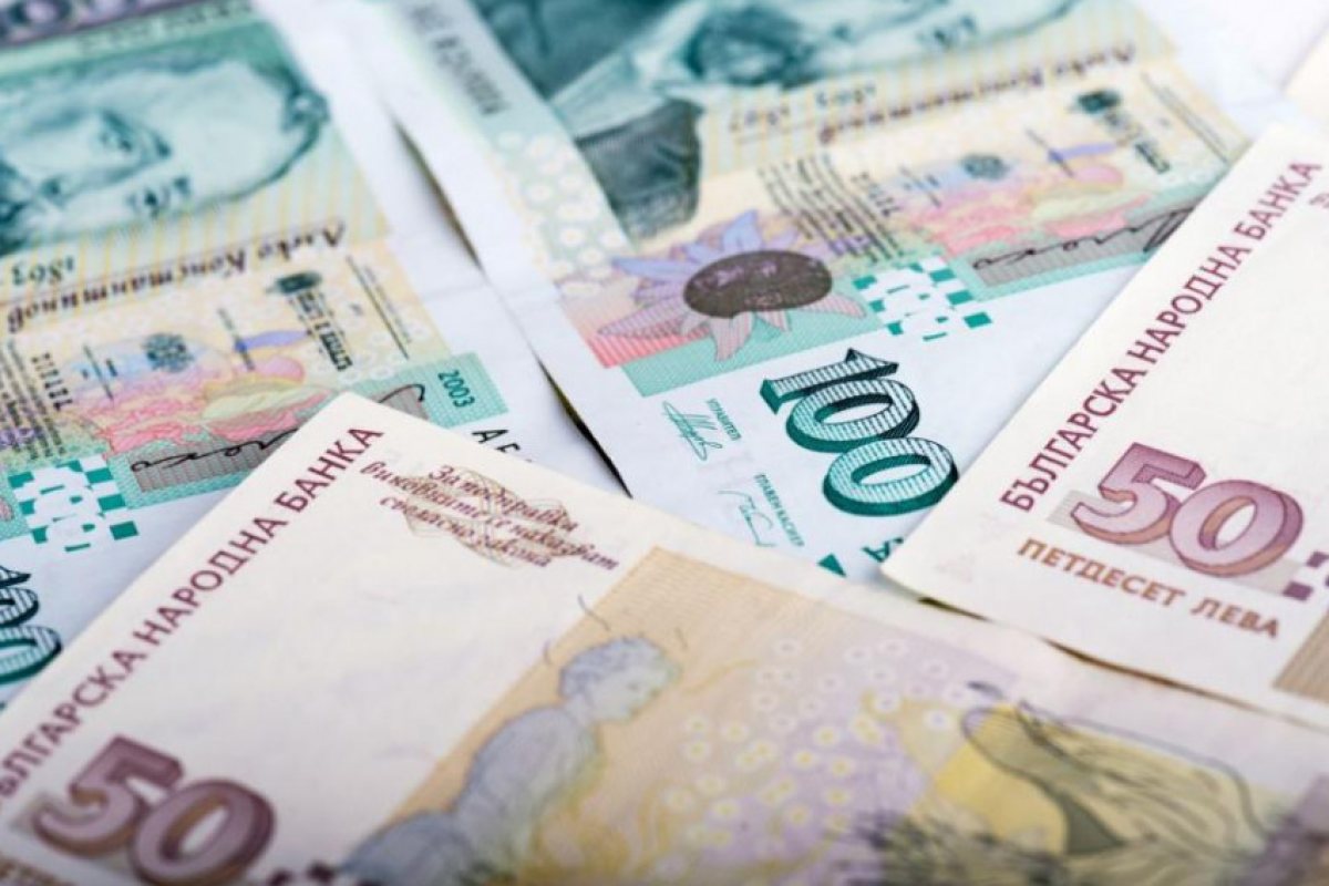 Минималната заплата в Румъния става 900 лева