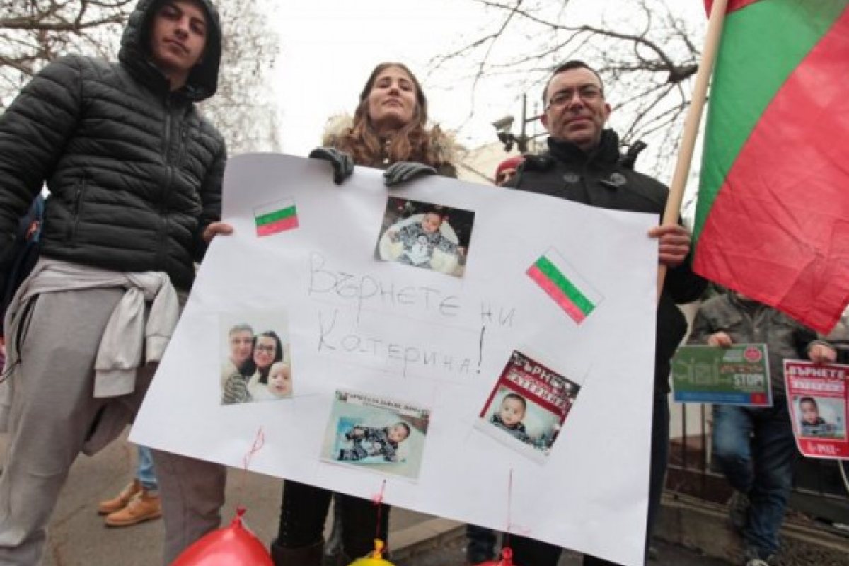 Държавата ще работи по активно за защита на отнетите от социалните служби в чужбина деца