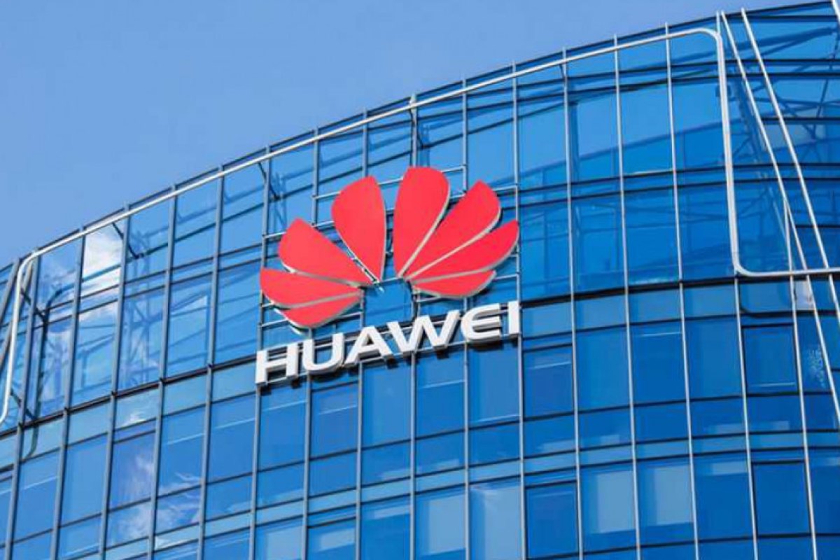 Лондон допусна "Хуауей" до 5G мрежите си въпреки натиска от САЩ