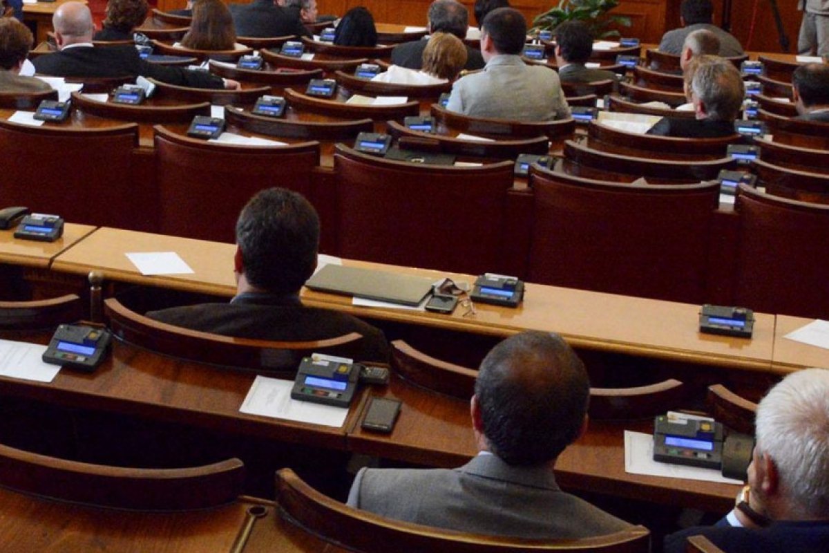 Патриотите едва не се сбиха в парламента