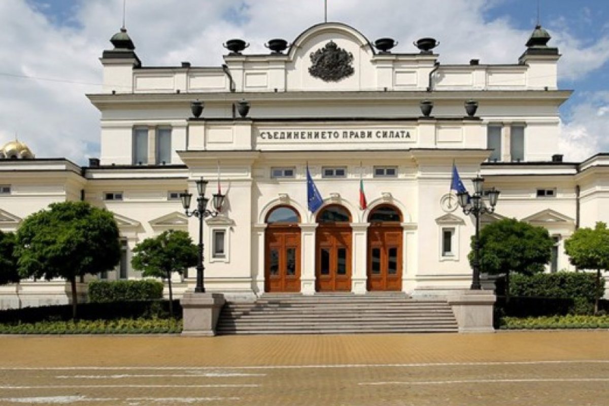 Какво значи извънредно положение според Конституцията