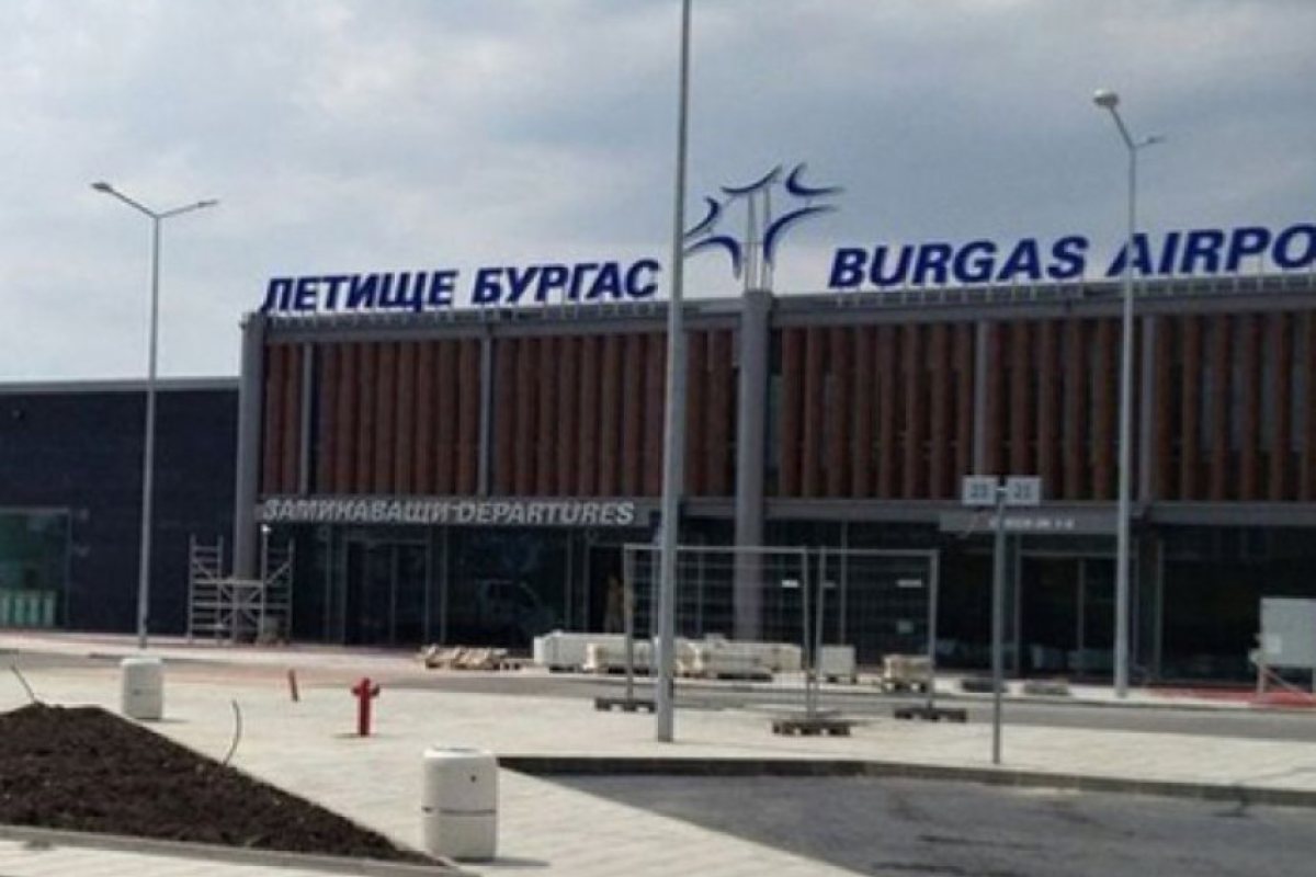 Самолет от Лондон със 180 пътници кацна в Бургас , страх и закани в социалните мрежи