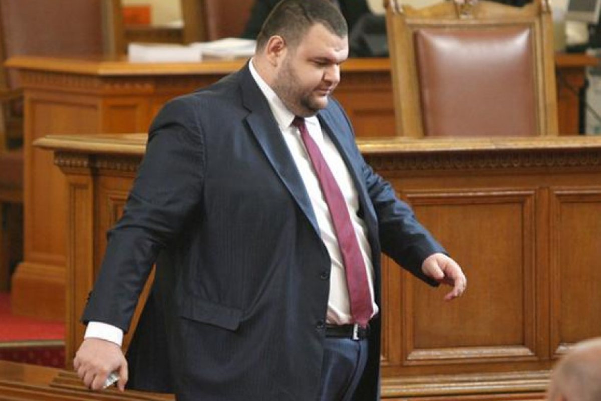 Делян Пеевски дари над 1,6 милиона за болници в София