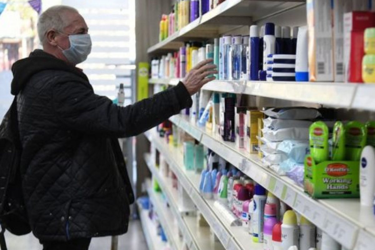 До края на годината ще продължи социалното дистанциране във Великобритания