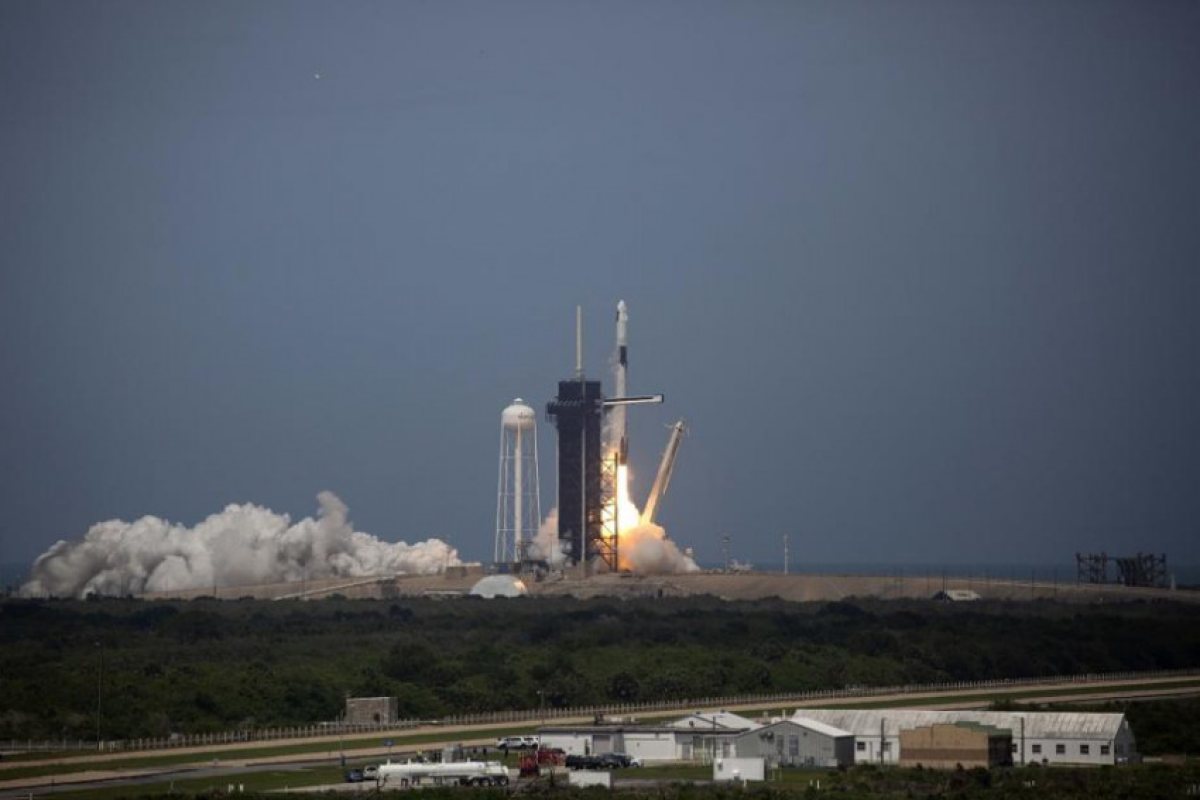 Космическият кораб Дракон на SpaceX излетя към МКС 