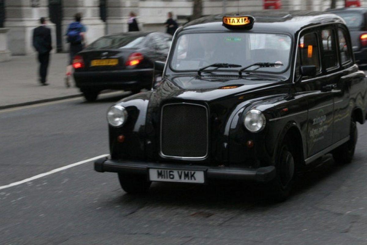 Български таксиджия е бил пребит жестоко в Англия