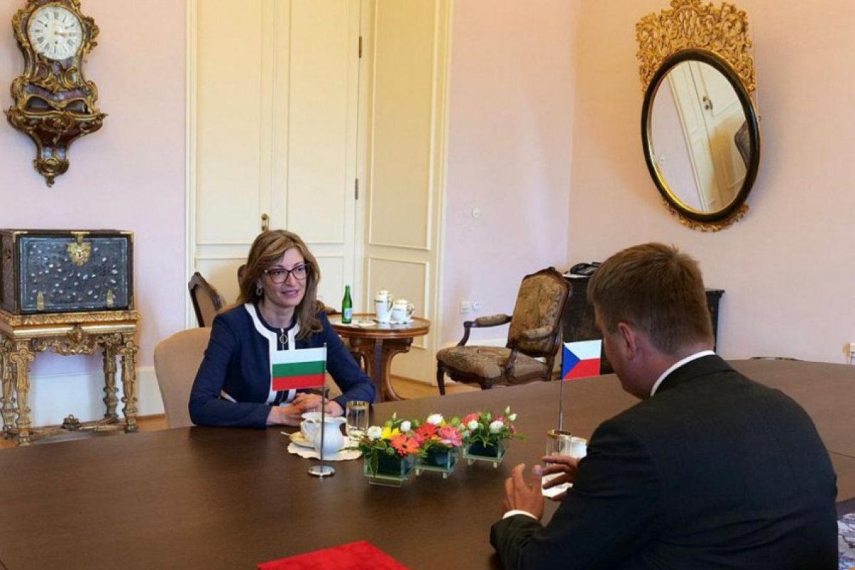 Министър Захариева: Важно е да не допускаме отново затварянето на граници вътре в ЕС