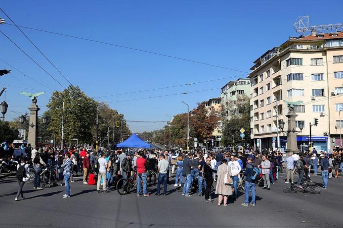 Блокадата в София продължи цяла нощ, затворени са кръстовища