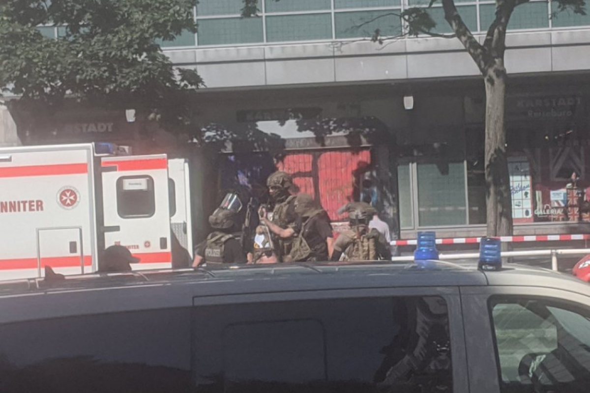 Нападение в мол в Берлин, има ранени
