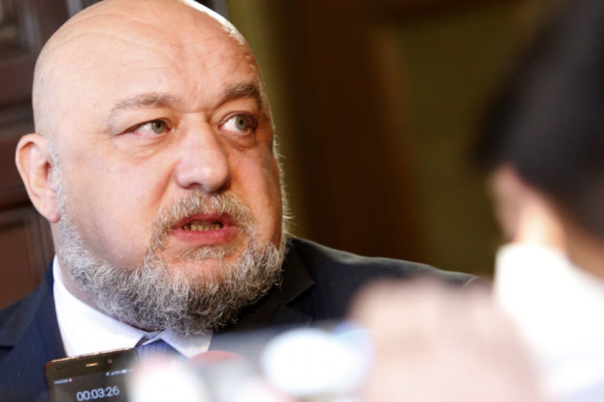 Министърът на спорта е с коронавирус