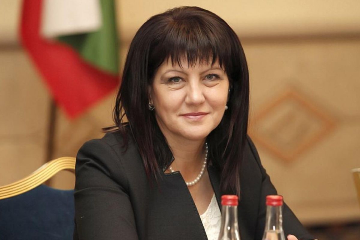 Цвета Караянчева остава председател на Народното Събрания