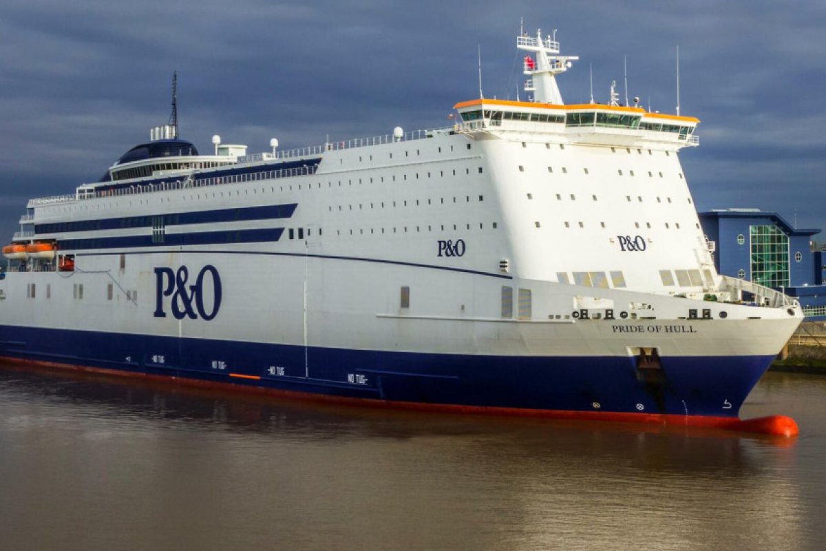Ферибот на P&O с пожар на борда, 300 човека са блокирани в морето!