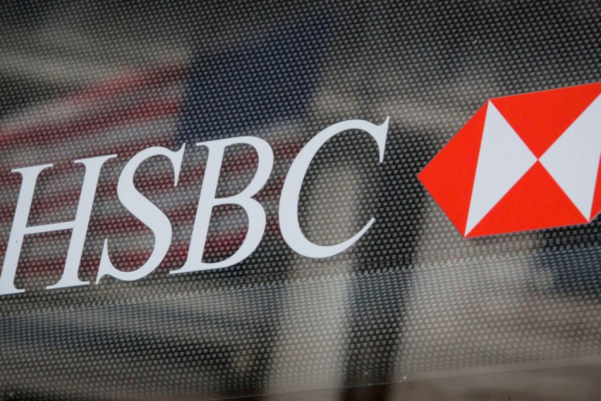 HSBC въвежда такса обслужване за всички лични сметки. 