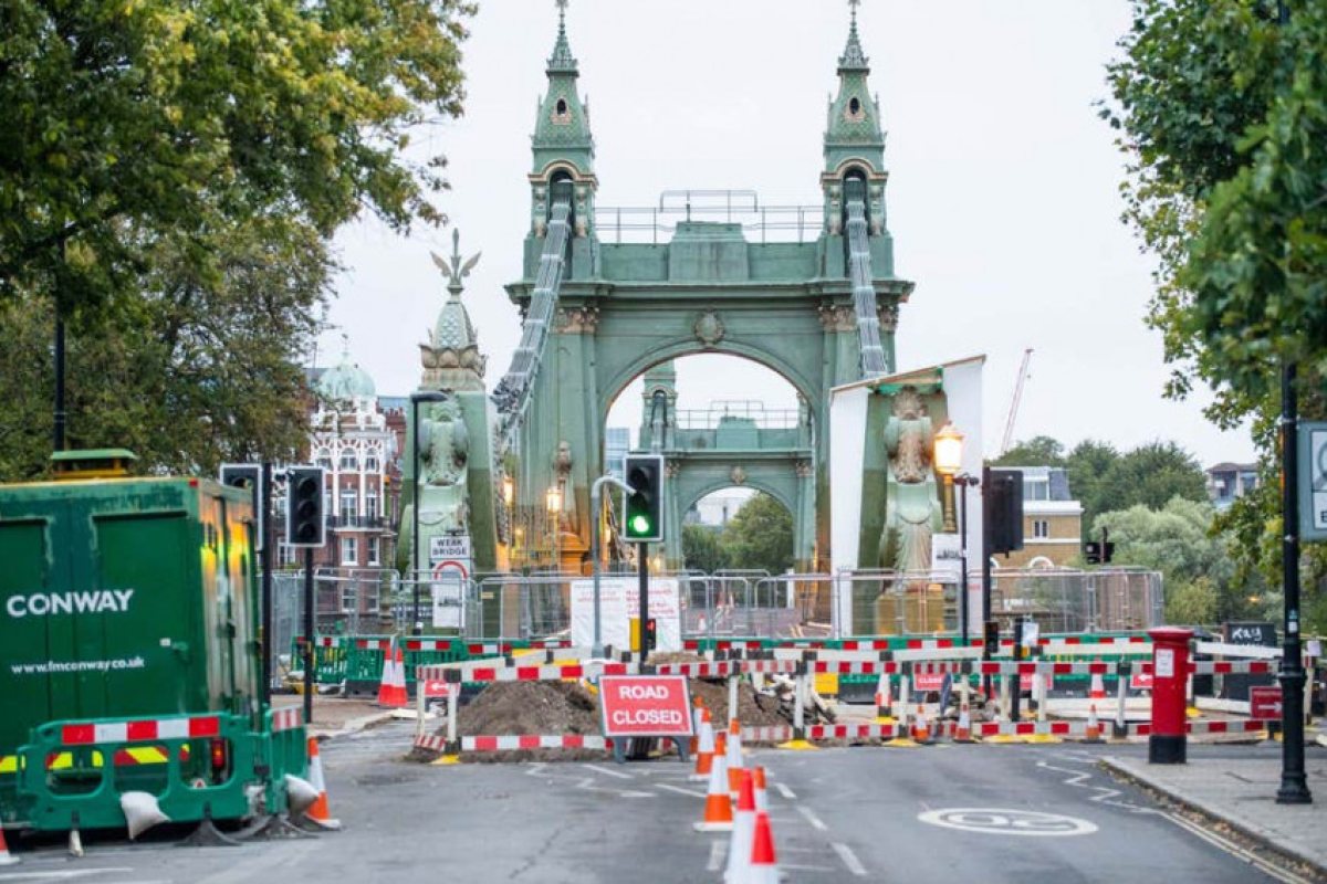 Hammersmith Bridge, ще бъде затворен до 2027 година.