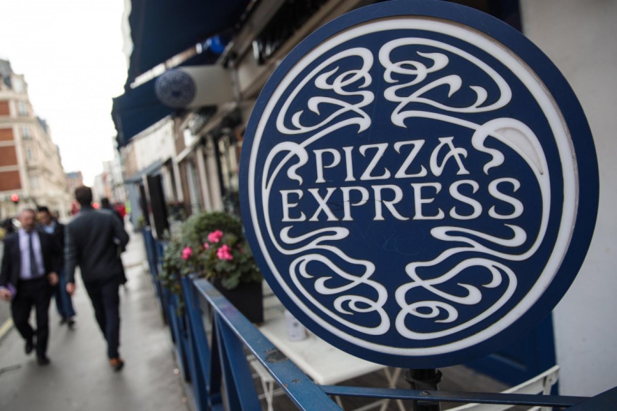Pizza Express съкращава 1300 работни места във Великобритания.