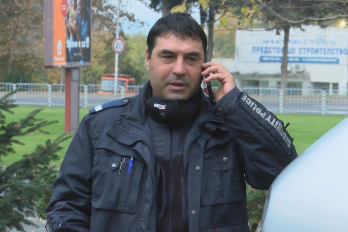 Полицай купи лекарства на семейство под карантина.
