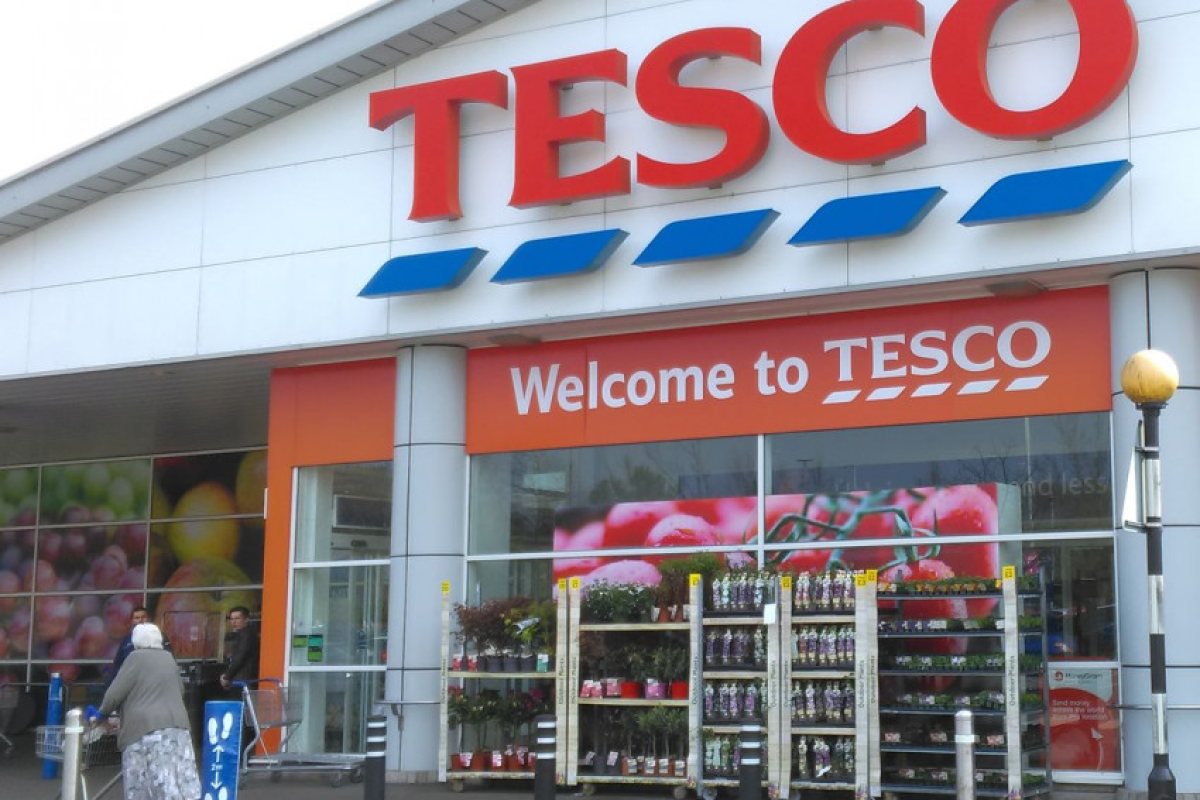 Tesco въвежда ограничения за закупуване на продукти като яйца, ориз, сапун и тоалетна хартия. 
